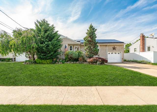 Property at 21 Hazel Ave, Farmingdale, NY 11735, 3 beds, 2 baths