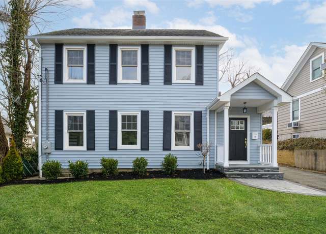 Property at 27 Locust Ln, Oyster Bay, NY 11771, 3 beds, 1.5 baths