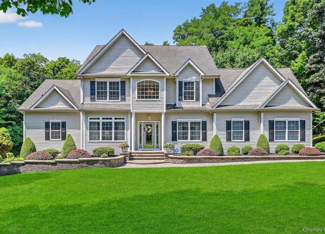 Property at 11 Arrowhead Ct, Balmville, NY 12550, 4 beds, 2.5 baths