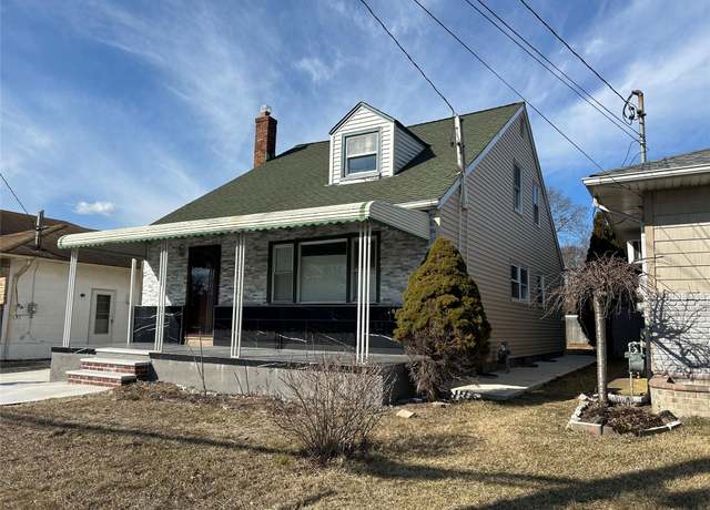 Property at 470 Coolidge Ave, Rockville Centre, NY 11570, 5 beds, 2.5 baths