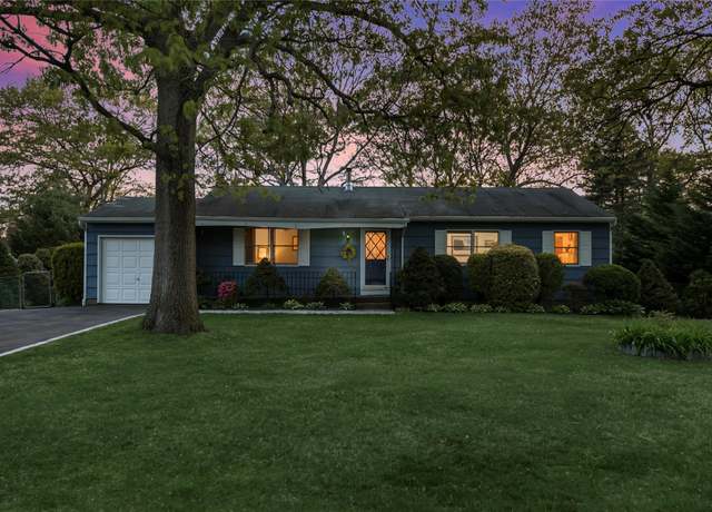 Property at 2530 Locust Ave, Ronkonkoma, NY 11779, 3 beds, 2 baths