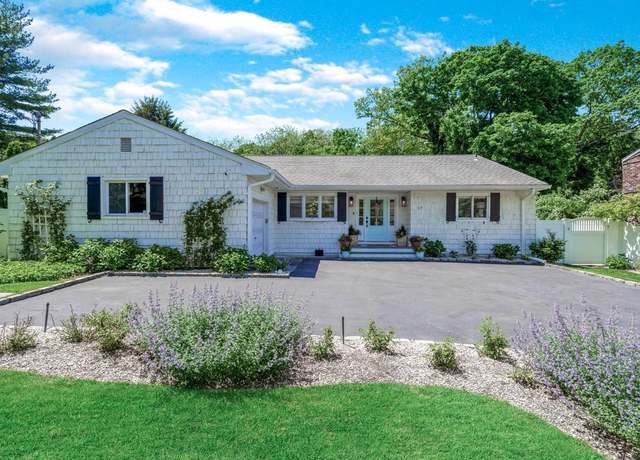 Property at 17 Irving Dr, Woodbury, NY 11797, 3 beds, 2.5 baths