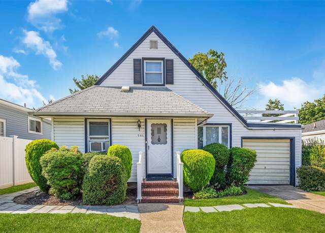 Property at 245 E Seaman Ave, Freeport, NY 11520, 4 beds, 1 bath