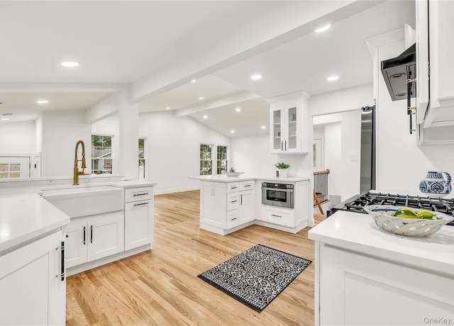 Property at 253 Versa Pl, Sayville, NY 11782, 3 beds, 2 baths
