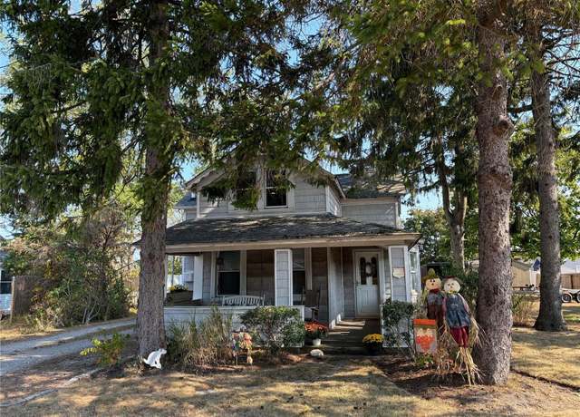 Property at 177 River Ave, Patchogue, NY 11772, 3 beds, 1.5 baths
