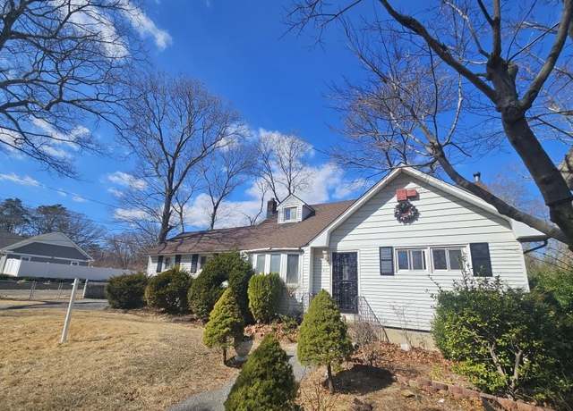 Property at 83 Smith Ln, Medford, NY 11763, 4 beds, 2 baths