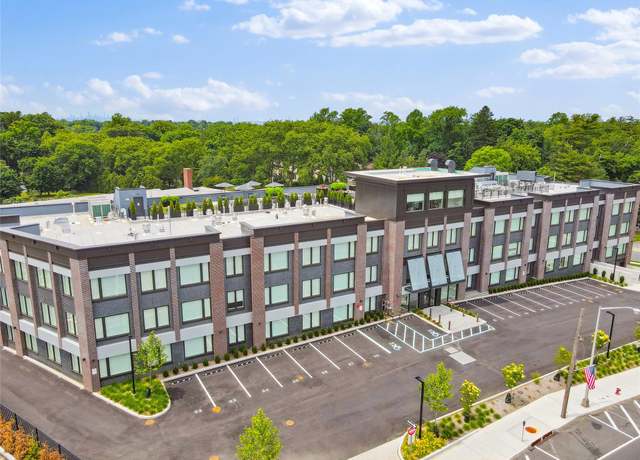 Property at 218 Middle Neck Rd #305, Great Neck, NY 11021, 2 beds, 2 baths