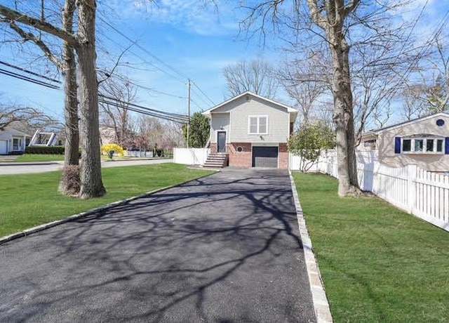 Property at 202 Pennsylvania Ave, Medford, NY 11763, 4 beds, 2.5 baths