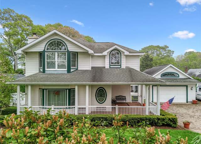 Property at 98 Beach Rd, Westhampton Beach, NY 11978, 4 beds, 3 baths