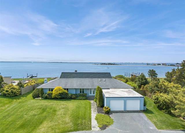 Property at 41 Oak Ln, Hampton Bays, NY 11946, 4 beds, 2 baths