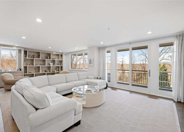 Property at 100 Harbor View Dr #230, Port Washington, NY 11050, 3 beds, 2.5 baths