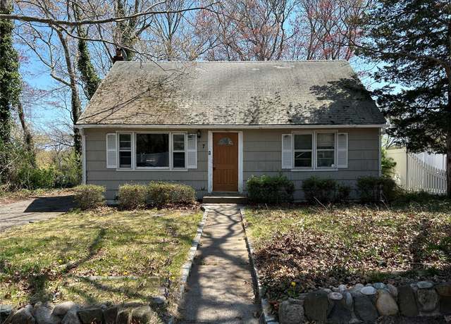 Property at 7 Seacliff Rd, Sound Beach, NY 11789, 4 beds, 1 bath