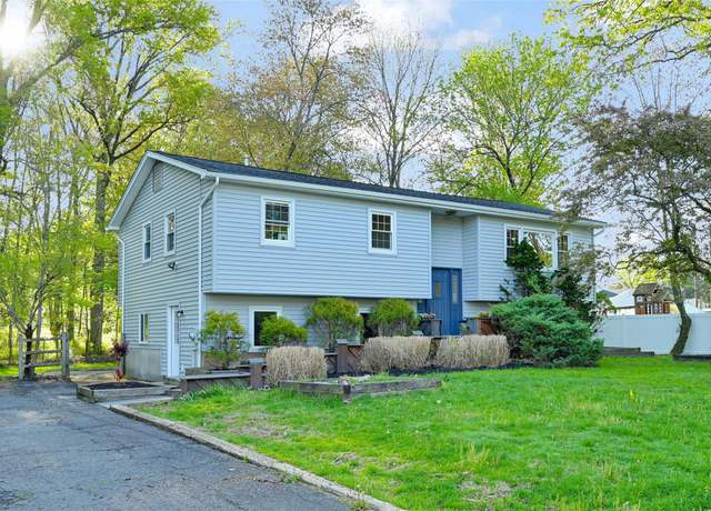 Property at 23 White Oak Ln, Bardonia, NY 10954, 5 beds, 3.5 baths