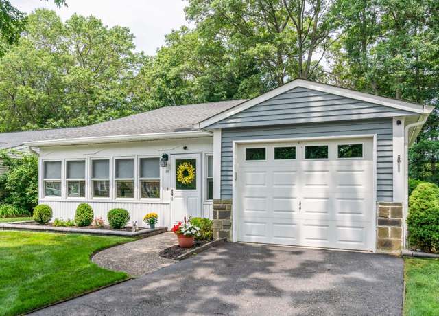 Property at 186 Canterbury Dr, Ridge, NY 11961, 2 beds, 2 baths