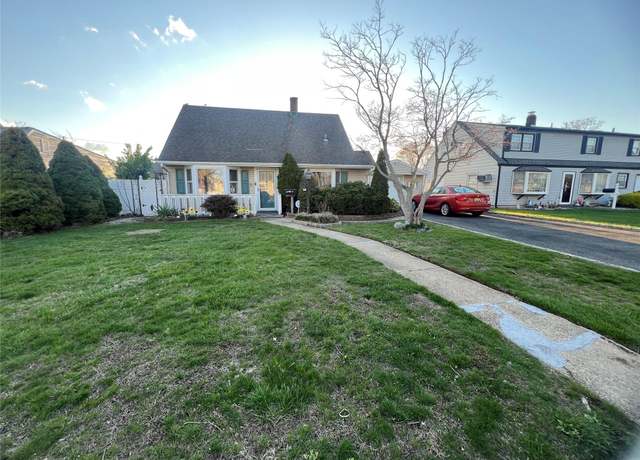 Property at 70 Ridge Ln, Levittown, NY 11756, 4 beds, 1.5 baths