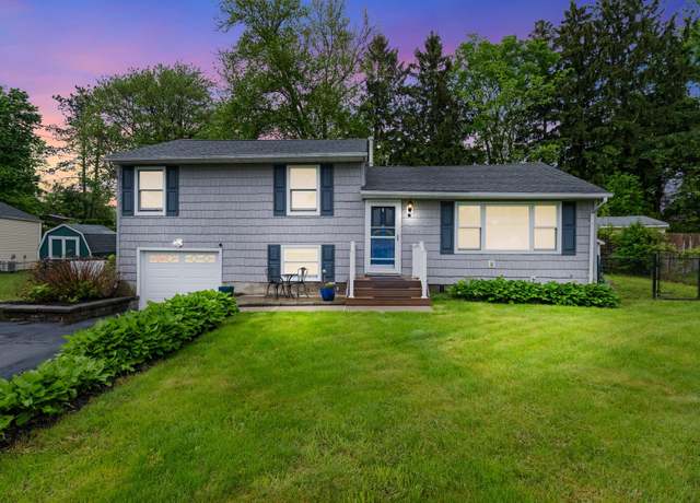 Property at 22 Willow Pl, Middletown, NY 10940, 3 beds, 1.5 baths
