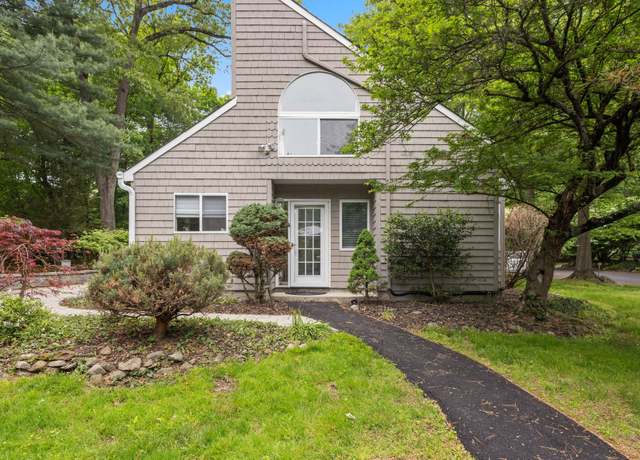 Property at 37 Hickory Hill Ln, Tappan, NY 10983, 2 beds, 2 baths
