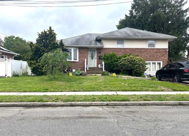 Property at 11 Berryhill Ln, Bethpage, NY 11714, 4 beds, 2.5 baths