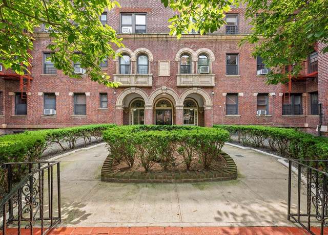 Property at 62-98 Saunders St Unit 2L, Rego Park, NY 11374, 3 beds, 2 baths