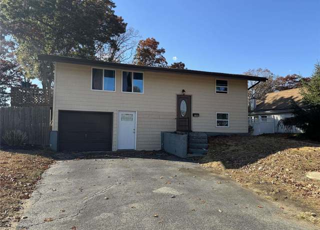 Property at 288 Sycamore Ln, Islandia, NY 11749, 5 beds, 2 baths