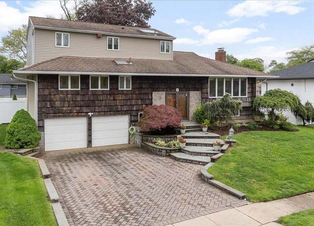 Property at 11 Voorhis Dr, Old Bethpage, NY 11804, 5 beds, 3.5 baths
