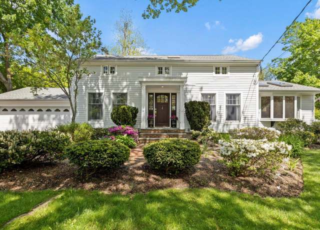 Property at 8 Prospect Rd, Centerport, NY 11721, 3 beds, 1.5 baths