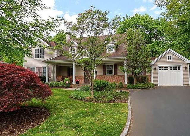 Property at 57 Wagon Rd, East Hills, NY 11577, 3 beds, 4 baths