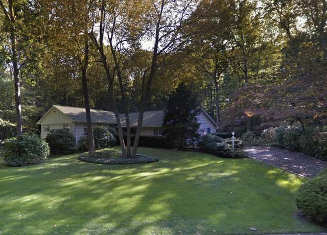 Property at 4 Gorham Ln, Dix Hills, NY 11746, 4 beds, 2.5 baths