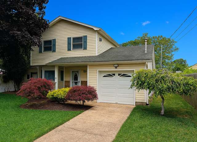 Property at 41 Broadway, Shirley, NY 11967, 3 beds, 1.5 baths
