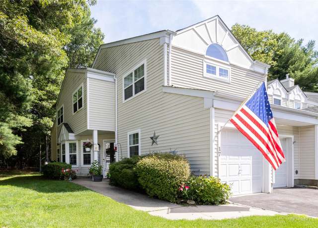 Property at 17 Pidgeon Ct, Manorville, NY 11949, 3 beds, 2.5 baths