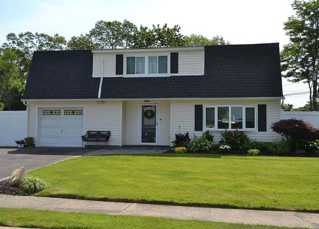 Property at 11 College Hills Dr, Farmingville, NY 11738, 4 beds, 1.5 baths