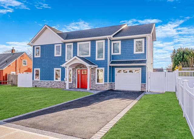 Property at 72 Crescent Ln, Levittown, NY 11756, 5 beds, 3.5 baths