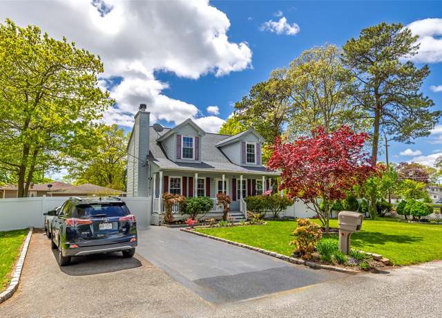 Property at 26 Arpage Dr E, Shirley, NY 11967, 3 beds, 1.5 baths