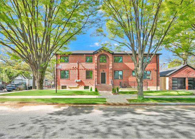Property at 76-17 162 St, Fresh Meadows, NY 11366, 6 beds, 4 baths