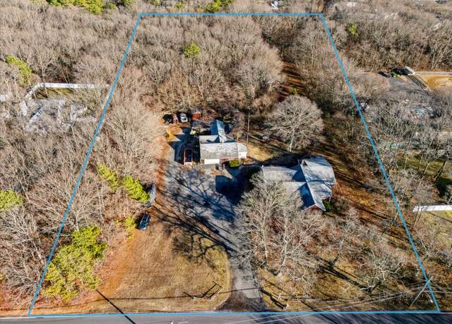 Property at 185 Bellport Ave, Medford, NY 11763, 4 beds, 2 baths