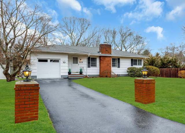Property at 7 Howell Pl, Speonk, NY 11934, 3 beds, 1 bath