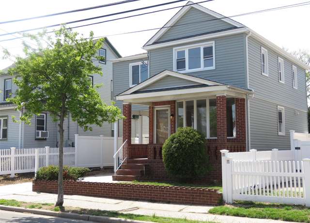 Property at 134 Cochran Pl, Valley Stream, NY 11581, 5 beds, 3 baths
