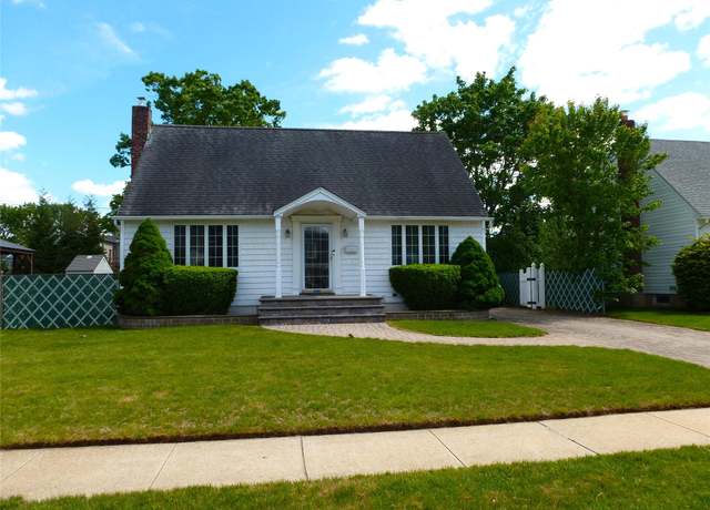Property at 4010 Heywood Rd, Seaford, NY 11783, 3 beds, 2 baths