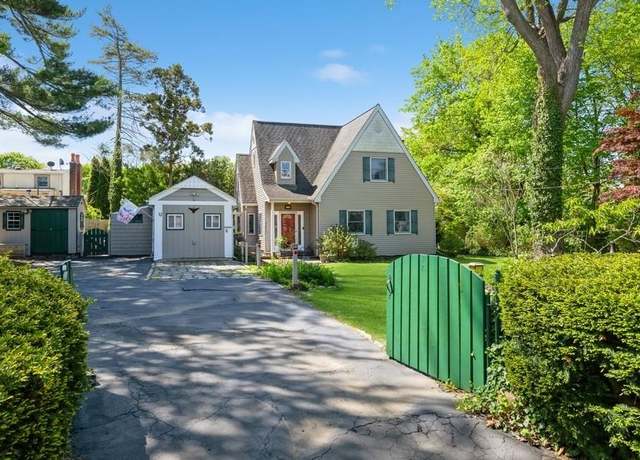 Property at 20 High Ave, Glen Cove, NY 11542, 3 beds, 1 bath