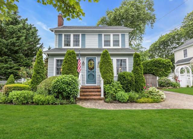 Property at 138 Colton Ave, Sayville, NY 11782, 3 beds, 2 baths