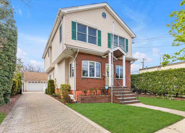 Property at 3 Hoffman Rd, New Hyde Park, NY 11040, 3 beds, 3.5 baths