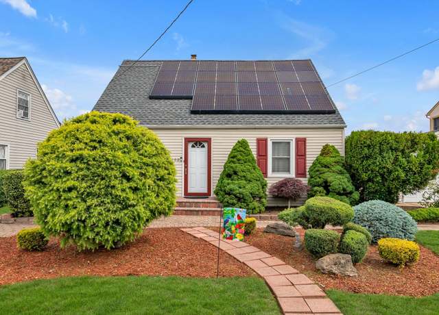 Property at 102 Spruce Ln, Valley Stream, NY 11581, 5 beds, 2 baths
