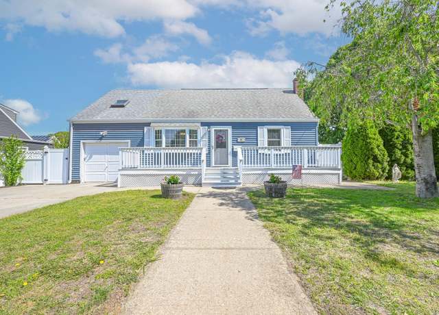 Property at 27 Elaine, Sayville, NY 11782, 4 beds, 1.5 baths