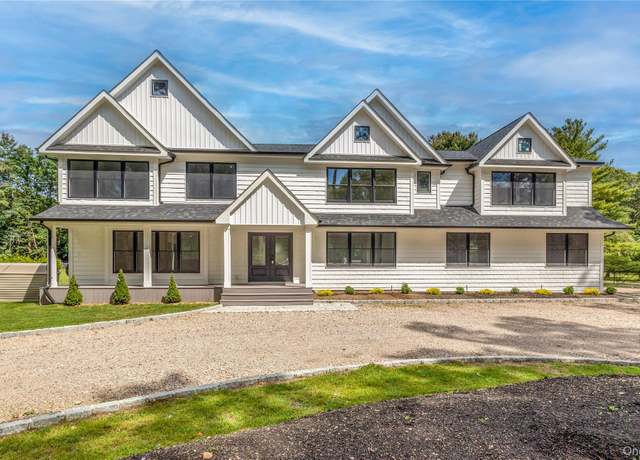 Property at 158 Landing Meadow Rd, Smithtown, NY 11787, 4 beds, 3.5 baths