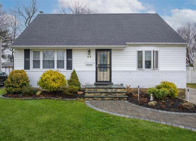 Property at 27 Rhodes Dr, New Hyde Park, NY 11040, 4 beds, 2 baths