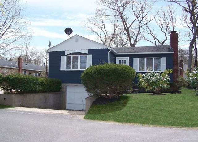 Property at 8 Diana Rd, Rocky Point, NY 11778, 2 beds, 2 baths