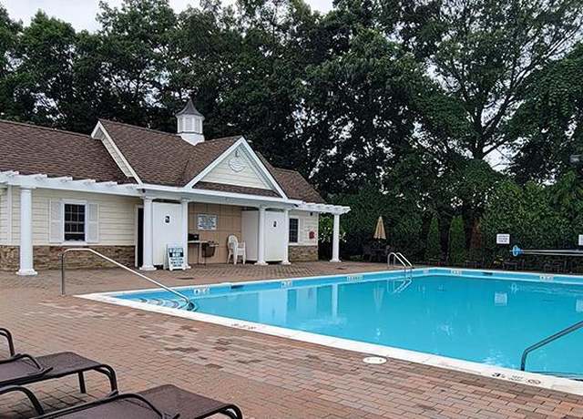 Property at 460 Old Town Rd Unit 7K, Port Jefferson Station, NY 11776, 1 bed, 1 bath