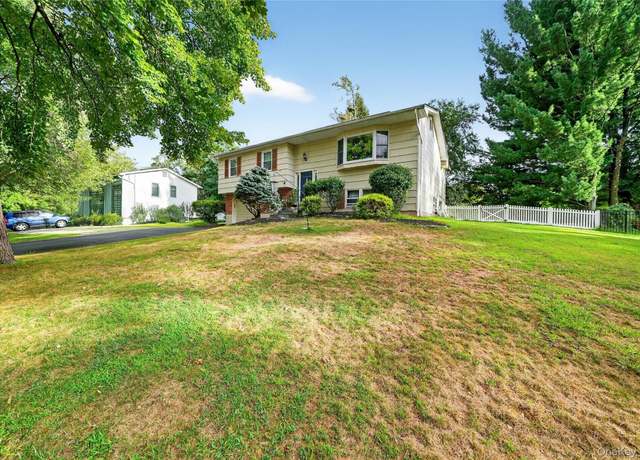 Property at 4 Hillwood Ct, Thiells, NY 10984, 4 beds, 2.5 baths