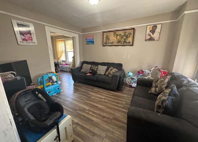 Property at 37 Maple Ave, Hempstead, NY 11550, 4 beds, 1 bath