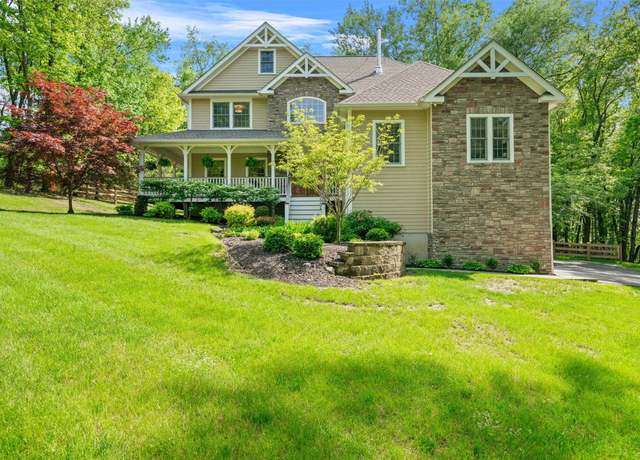 Property at 30 Warwick Lake Pkwy, Warwick, NY 10990, 4 beds, 3.5 baths